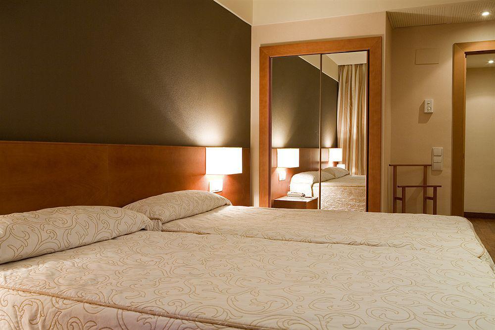 Hotel Zenit Don Yo Saragossa Zimmer foto